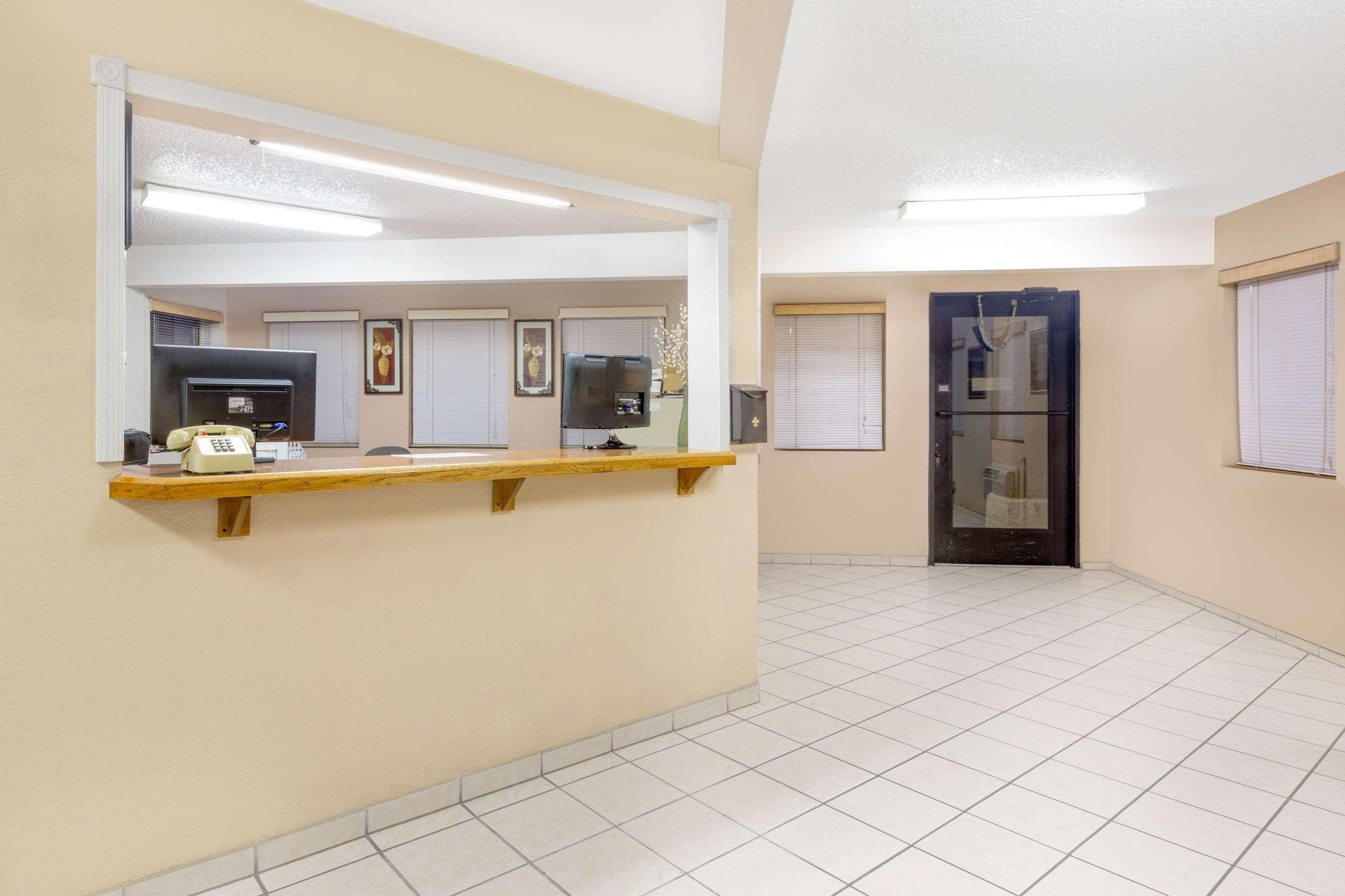 Super 8 By Wyndham Lake Havasu City Εξωτερικό φωτογραφία