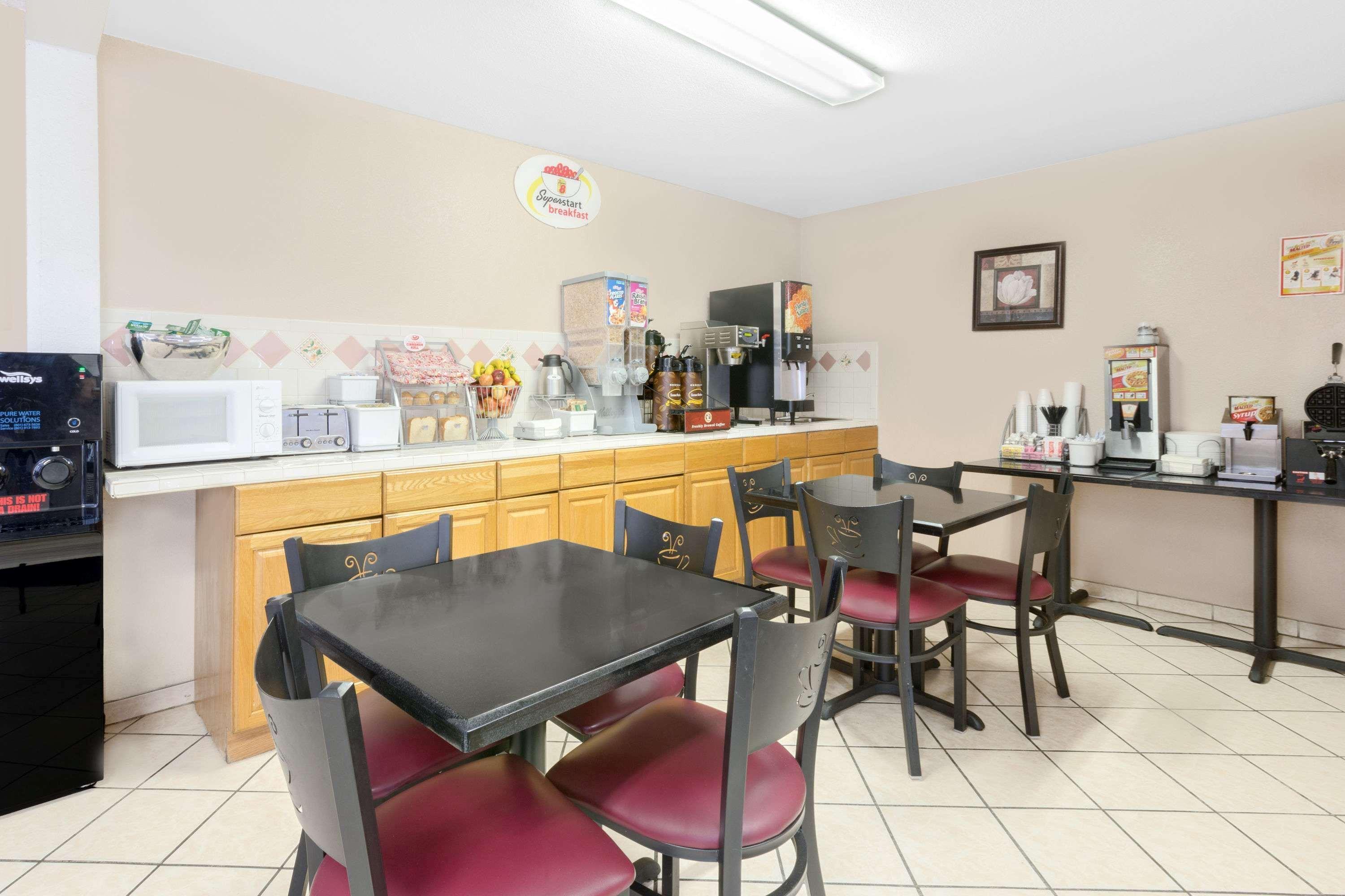 Super 8 By Wyndham Lake Havasu City Εξωτερικό φωτογραφία