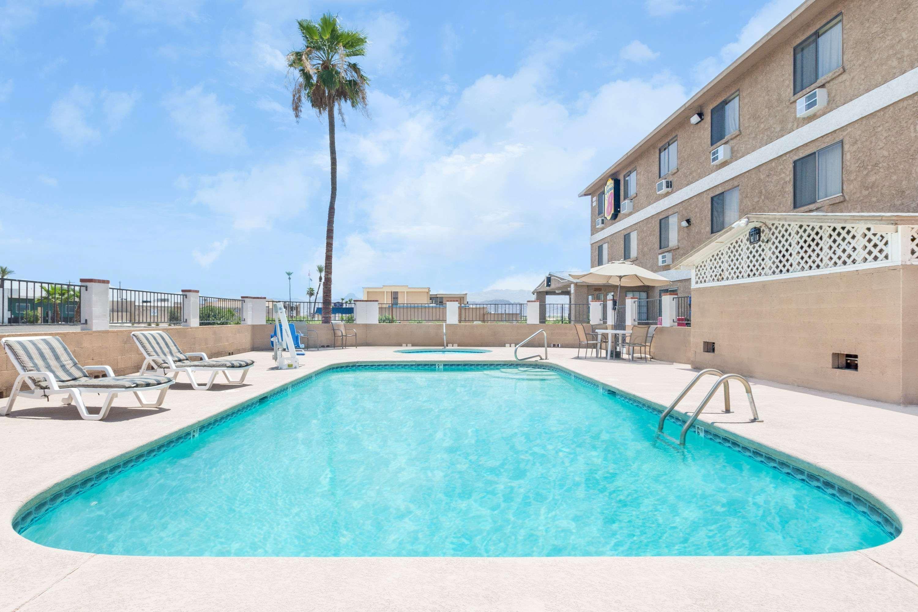 Super 8 By Wyndham Lake Havasu City Εξωτερικό φωτογραφία