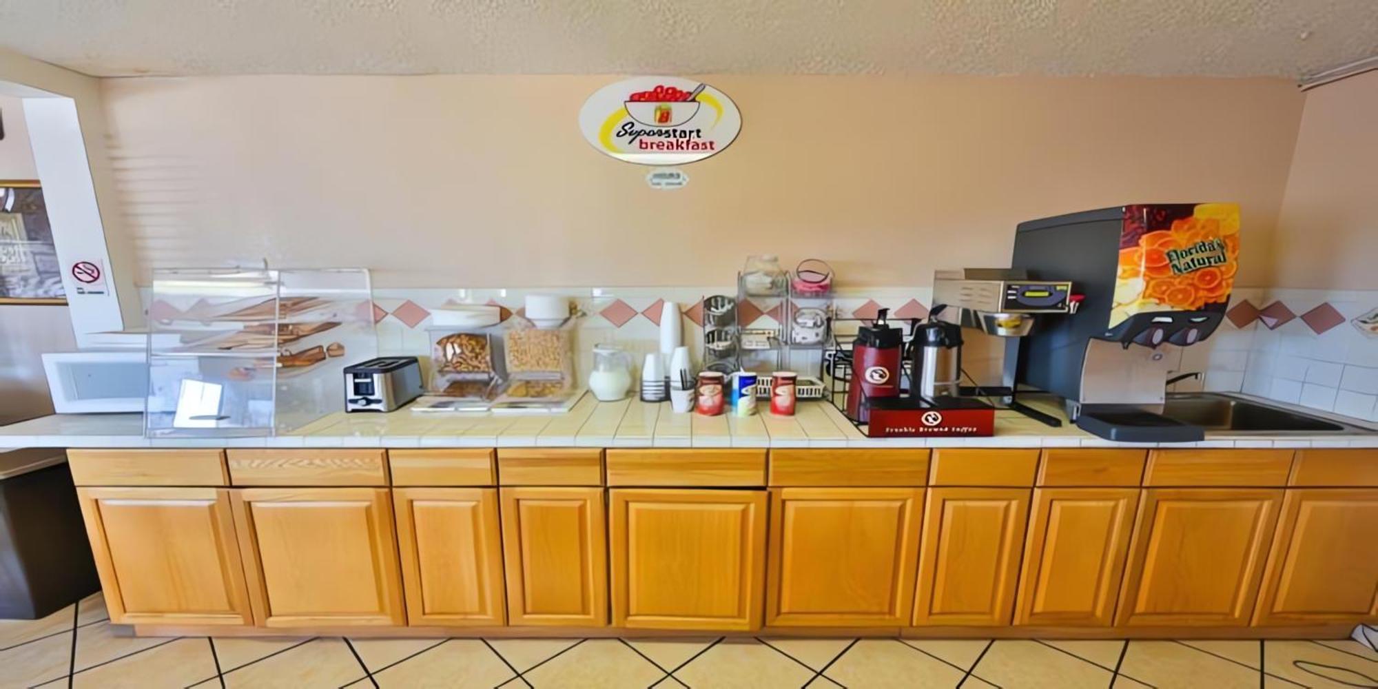 Super 8 By Wyndham Lake Havasu City Εξωτερικό φωτογραφία